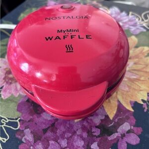 Nostalgia MyMini Waffle Maker - Bright red